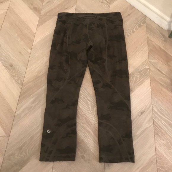 lululemon athletica Pants - Lululemon 6 Camo Inspire Crop Legging 6 Olive